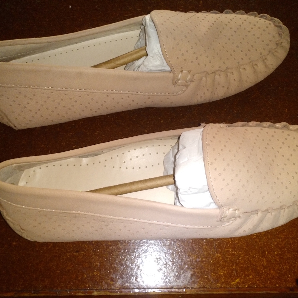Cole Haan Cream Flats Versatile Comfort